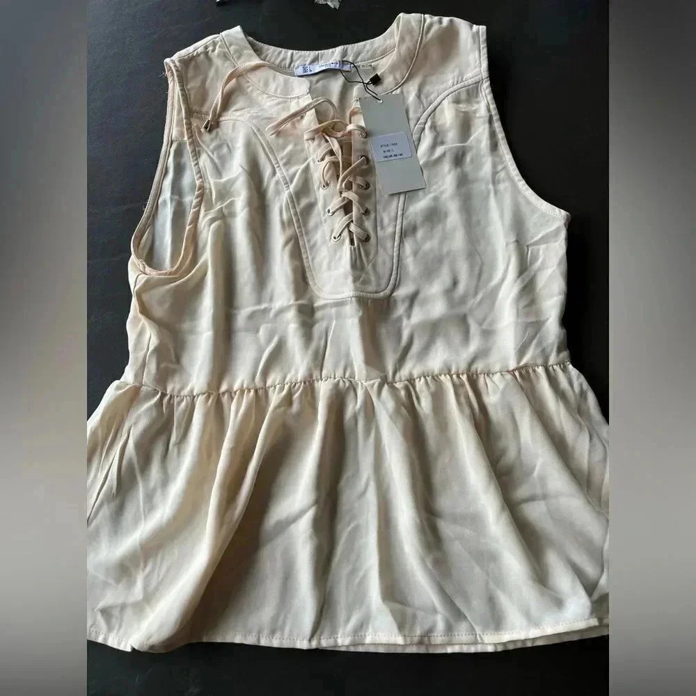 Lace up tank large NWT